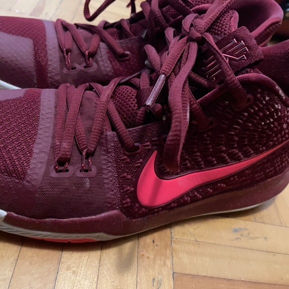 Women/Youth Nike Kyrie Azurie Elizabeth Sneaker - Picture 2 of 4